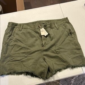Aerie Green Cargo Shorts with Relaxed Fit and Frayed Hem